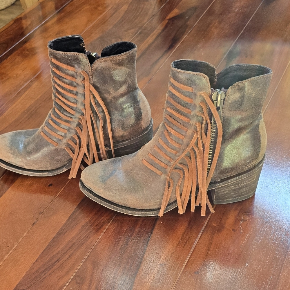Custom Design Corral Boots 8.5 Distressed Black (more like brown)
